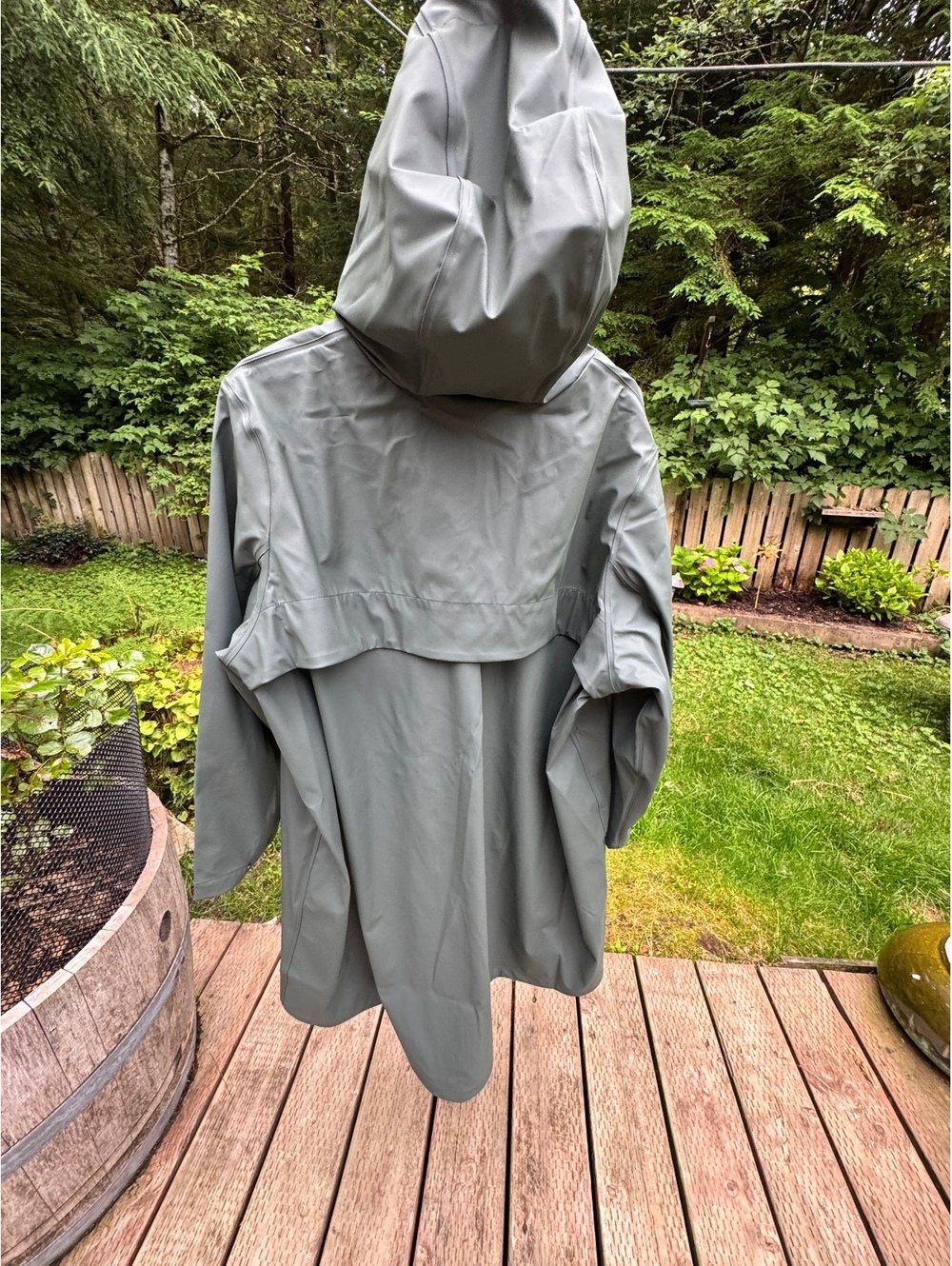 Lands' End Women's 3X Green Waterproof Raincoat with Hood - Picture 5 of 6